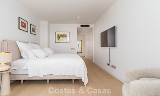 Moderna casa adosada en venta en un complejo de golf al este del centro de Marbella 787955 