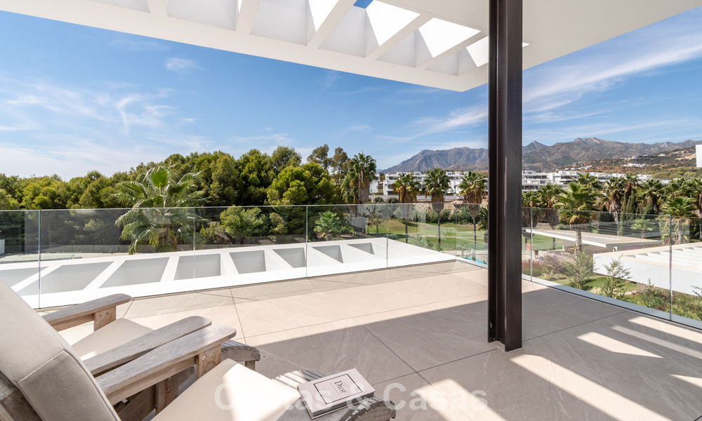 Moderna casa adosada en venta en un complejo de golf al este del centro de Marbella 787956