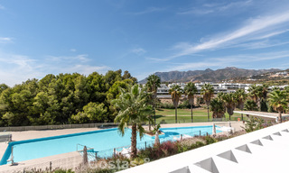 Moderna casa adosada en venta en un complejo de golf al este del centro de Marbella 787958 