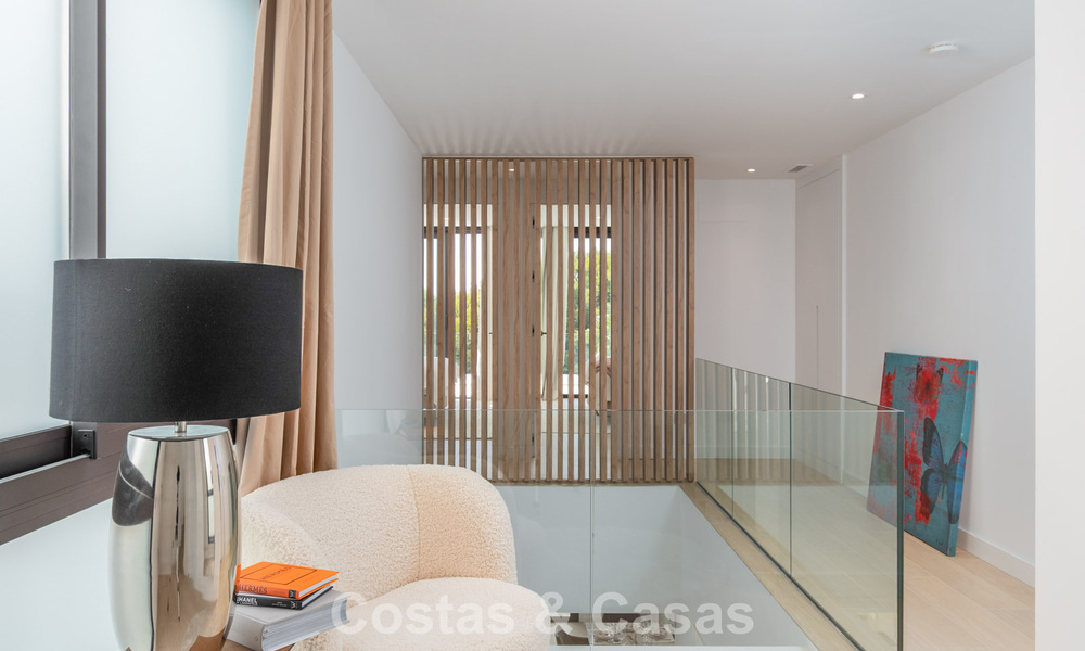 Moderna casa adosada en venta en un complejo de golf al este del centro de Marbella 787959