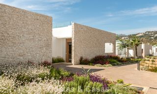 Moderna casa adosada en venta en un complejo de golf al este del centro de Marbella 787964 