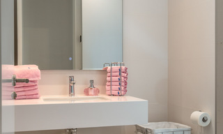 Moderna casa adosada en venta en un complejo de golf al este del centro de Marbella 787965 