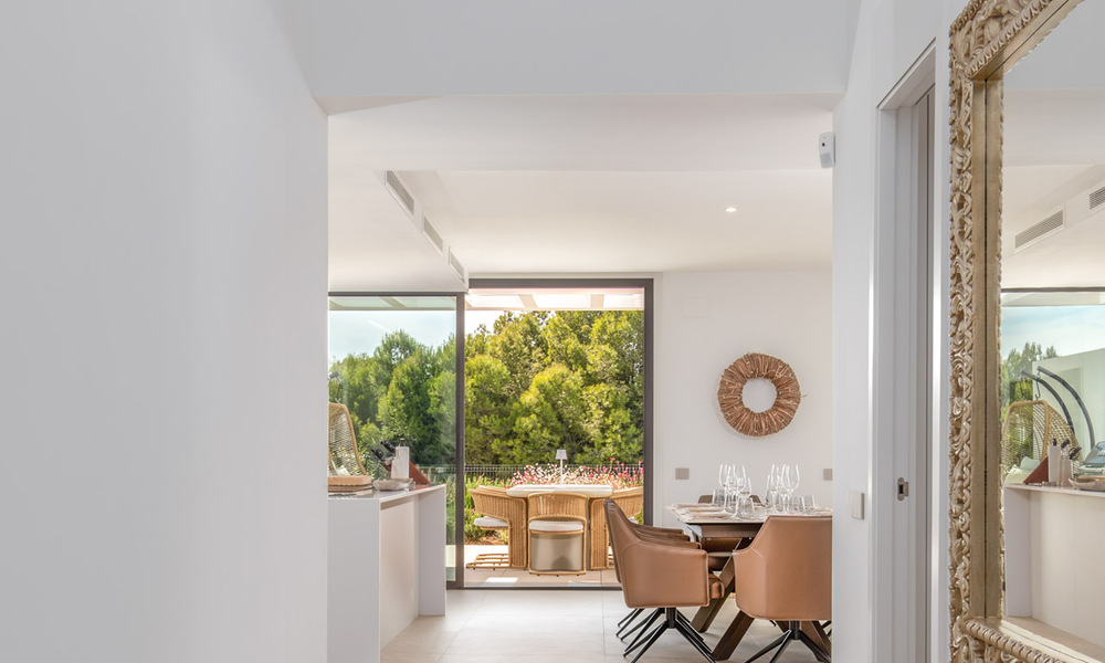 Moderna casa adosada en venta en un complejo de golf al este del centro de Marbella 787966