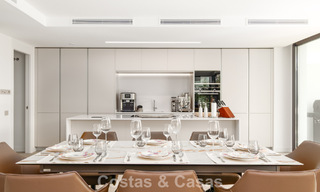 Moderna casa adosada en venta en un complejo de golf al este del centro de Marbella 787968 