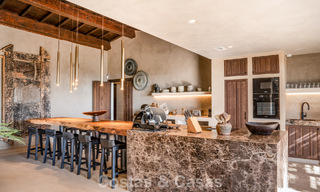 Villa lista para entrar a vivir, con un diseño ibicenco, en venta con vistas al mar en la Nueva Milla de Oro, entre Marbella y Estepona 787782 