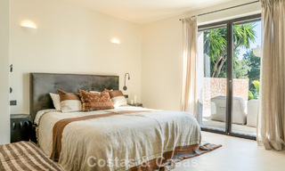 Villa lista para entrar a vivir, con un diseño ibicenco, en venta con vistas al mar en la Nueva Milla de Oro, entre Marbella y Estepona 787783 