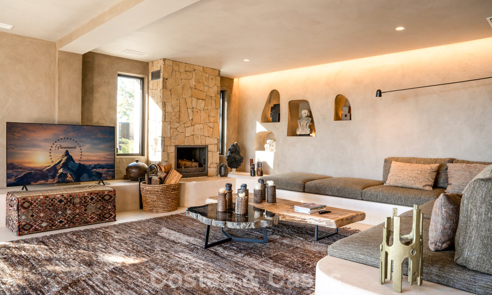 Villa lista para entrar a vivir, con un diseño ibicenco, en venta con vistas al mar en la Nueva Milla de Oro, entre Marbella y Estepona 787789