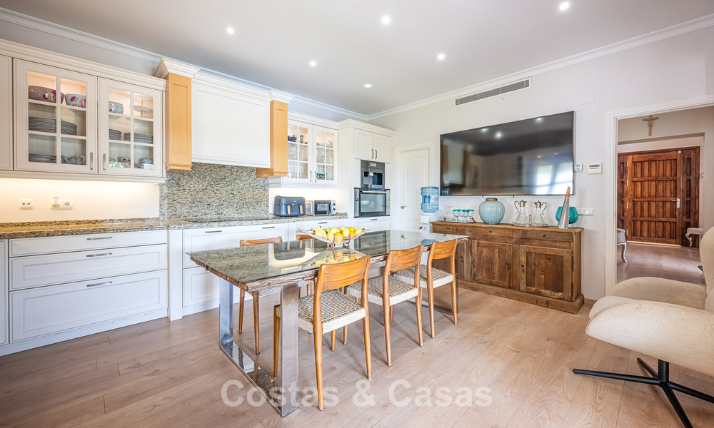 Villa de lujo mediterránea con vistas panorámicas en venta, ubicada en las verdes colinas de Marbella - Benahavís 789887