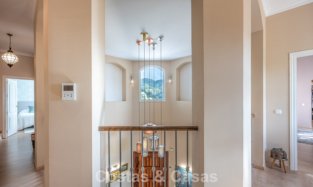 Villa de lujo mediterránea con vistas panorámicas en venta, ubicada en las verdes colinas de Marbella - Benahavís 789903