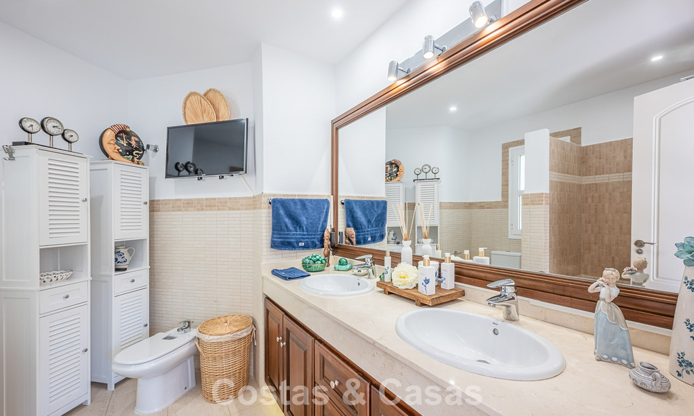 Villa de lujo mediterránea con vistas panorámicas en venta, ubicada en las verdes colinas de Marbella - Benahavís 789905