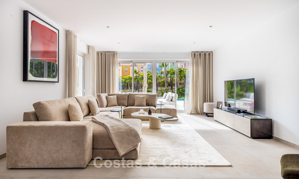 2 villas de lujo contemporáneas en venta, situadas una al lado de la otra a solo 400 m de la playa en Casares, Costa del Sol 788026