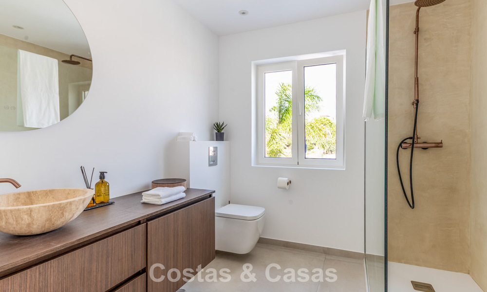 2 villas de lujo contemporáneas en venta, situadas una al lado de la otra a solo 400 m de la playa en Casares, Costa del Sol 788036