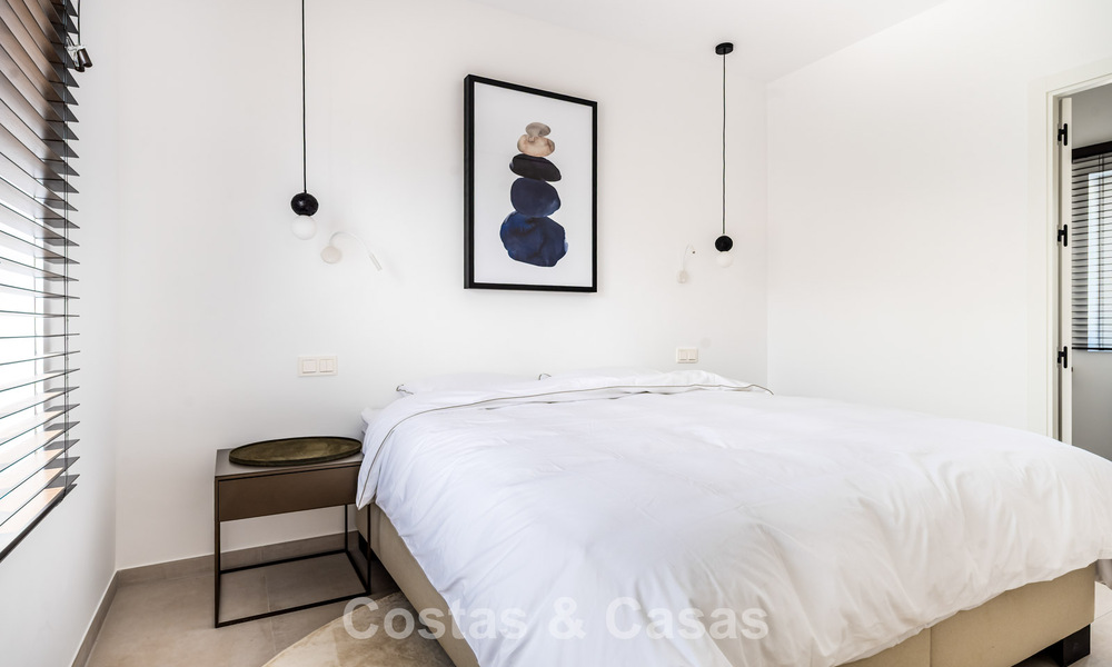 2 villas de lujo contemporáneas en venta, situadas una al lado de la otra a solo 400 m de la playa en Casares, Costa del Sol 788039