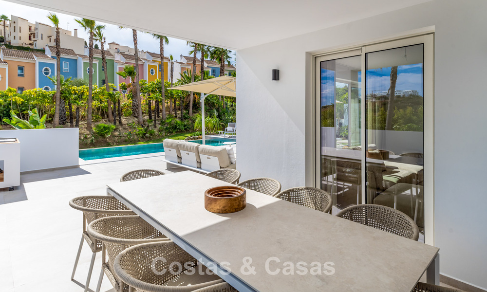 2 villas de lujo contemporáneas en venta, situadas una al lado de la otra a solo 400 m de la playa en Casares, Costa del Sol 788045