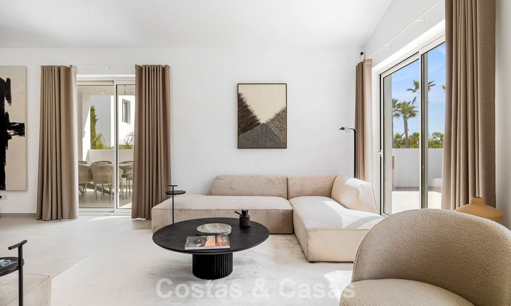 2 villas de lujo contemporáneas en venta, situadas una al lado de la otra a solo 400 m de la playa en Casares, Costa del Sol 788076