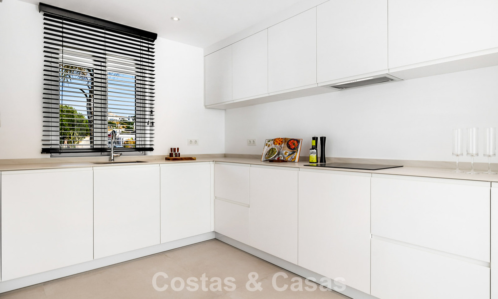 2 villas de lujo contemporáneas en venta, situadas una al lado de la otra a solo 400 m de la playa en Casares, Costa del Sol 788079