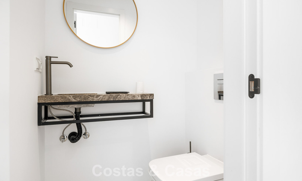 2 villas de lujo contemporáneas en venta, situadas una al lado de la otra a solo 400 m de la playa en Casares, Costa del Sol 788081