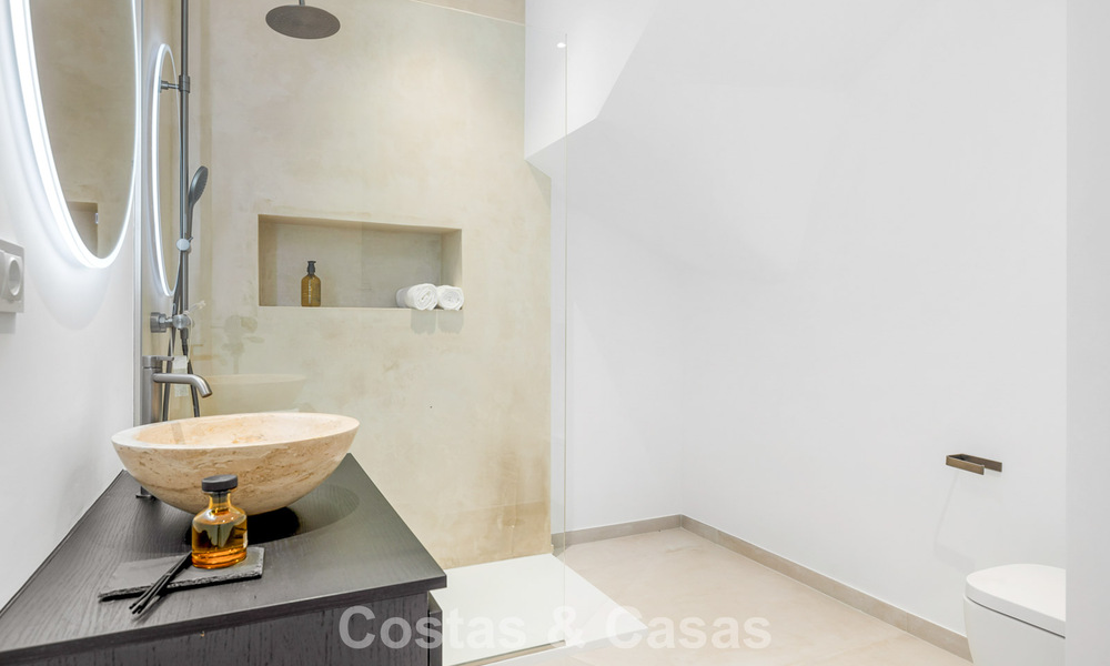 2 villas de lujo contemporáneas en venta, situadas una al lado de la otra a solo 400 m de la playa en Casares, Costa del Sol 788087