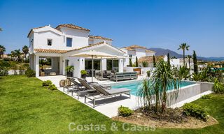 2 villas de lujo contemporáneas en venta, situadas una al lado de la otra a solo 400 m de la playa en Casares, Costa del Sol 788103 