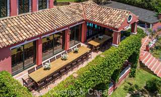 Majestuosa villa de lujo en venta, de estilo andaluz clásico, en una prestigiosa urbanización privada en Benahavís, Marbella 787971 