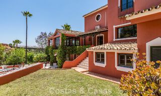 Majestuosa villa de lujo en venta, de estilo andaluz clásico, en una prestigiosa urbanización privada en Benahavís, Marbella 787972 
