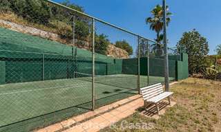 Majestuosa villa de lujo en venta, de estilo andaluz clásico, en una prestigiosa urbanización privada en Benahavís, Marbella 787980 