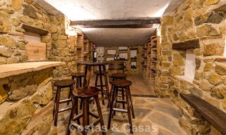 Majestuosa villa de lujo en venta, de estilo andaluz clásico, en una prestigiosa urbanización privada en Benahavís, Marbella 787985 