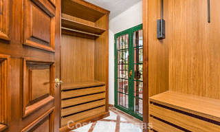 Majestuosa villa de lujo en venta, de estilo andaluz clásico, en una prestigiosa urbanización privada en Benahavís, Marbella 787989 