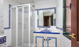 Majestuosa villa de lujo en venta, de estilo andaluz clásico, en una prestigiosa urbanización privada en Benahavís, Marbella 788004 