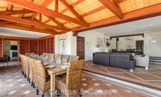 Majestuosa villa de lujo en venta, de estilo andaluz clásico, en una prestigiosa urbanización privada en Benahavís, Marbella 788005 