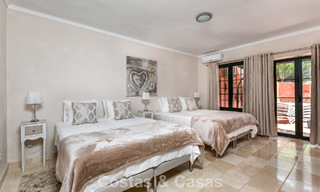 Majestuosa villa de lujo en venta, de estilo andaluz clásico, en una prestigiosa urbanización privada en Benahavís, Marbella 788006 