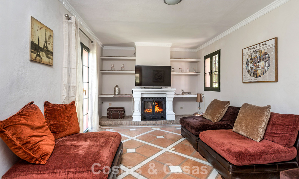 Majestuosa villa de lujo en venta, de estilo andaluz clásico, en una prestigiosa urbanización privada en Benahavís, Marbella 788007