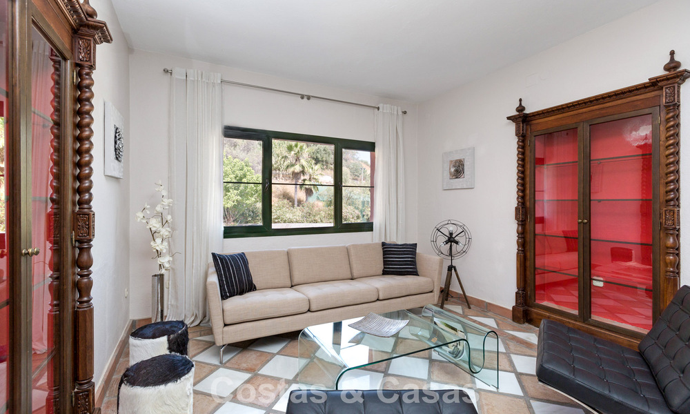 Majestuosa villa de lujo en venta, de estilo andaluz clásico, en una prestigiosa urbanización privada en Benahavís, Marbella 788012