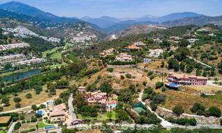 Majestuosa villa de lujo en venta, de estilo andaluz clásico, en una prestigiosa urbanización privada en Benahavís, Marbella 788016 