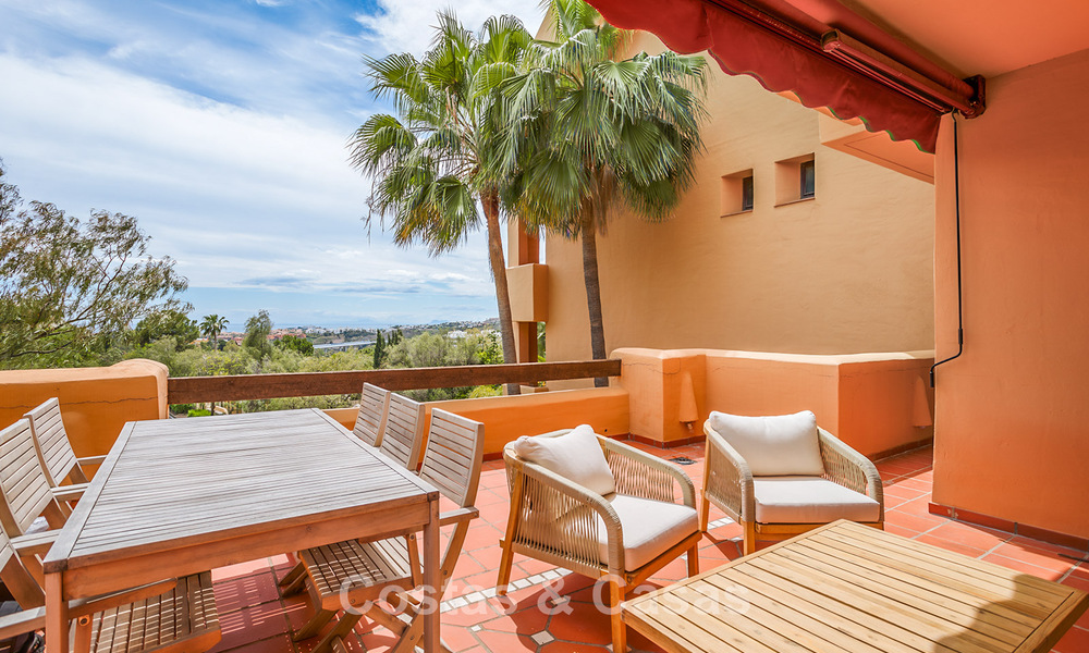 Apartamento amplio, listo para entrar a vivir con vistas al mar en venta en Benahavís - Marbella 787869