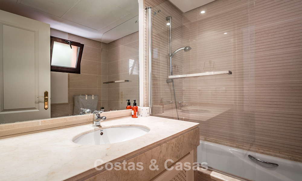 Apartamento amplio, listo para entrar a vivir con vistas al mar en venta en Benahavís - Marbella 787887