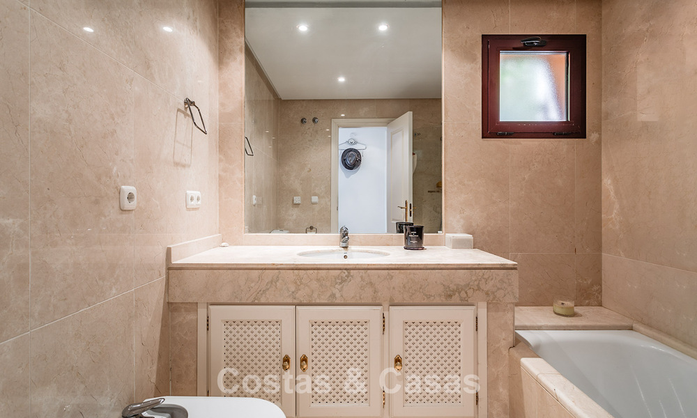 Apartamento amplio, listo para entrar a vivir con vistas al mar en venta en Benahavís - Marbella 787890