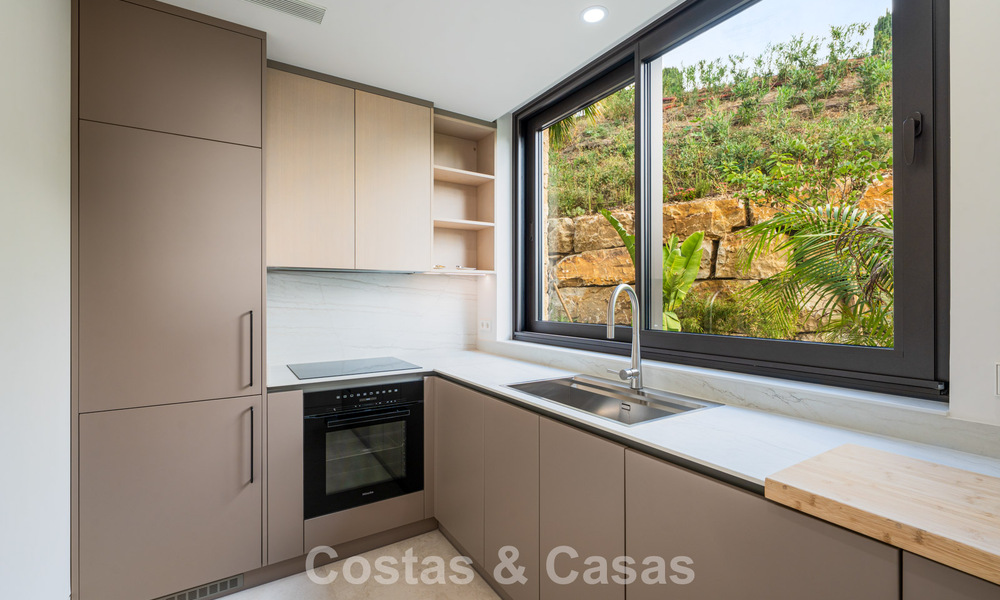 Villa de diseño de alta gama con vistas al mar en venta en la Milla de Oro de Marbella 788120