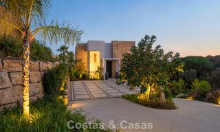 Villa de diseño de alta gama con vistas al mar en venta en la Milla de Oro de Marbella 788122 