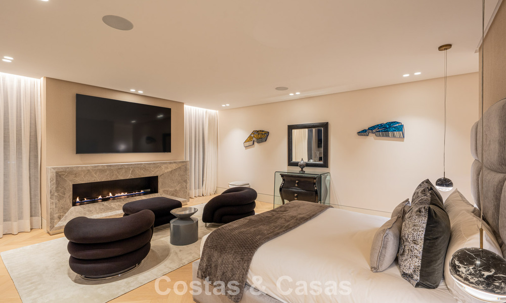 Villa de diseño de alta gama con vistas al mar en venta en la Milla de Oro de Marbella 788126