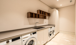 Villa de diseño de alta gama con vistas al mar en venta en la Milla de Oro de Marbella 788127 