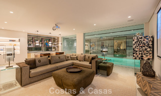 Villa de diseño de alta gama con vistas al mar en venta en la Milla de Oro de Marbella 788128 