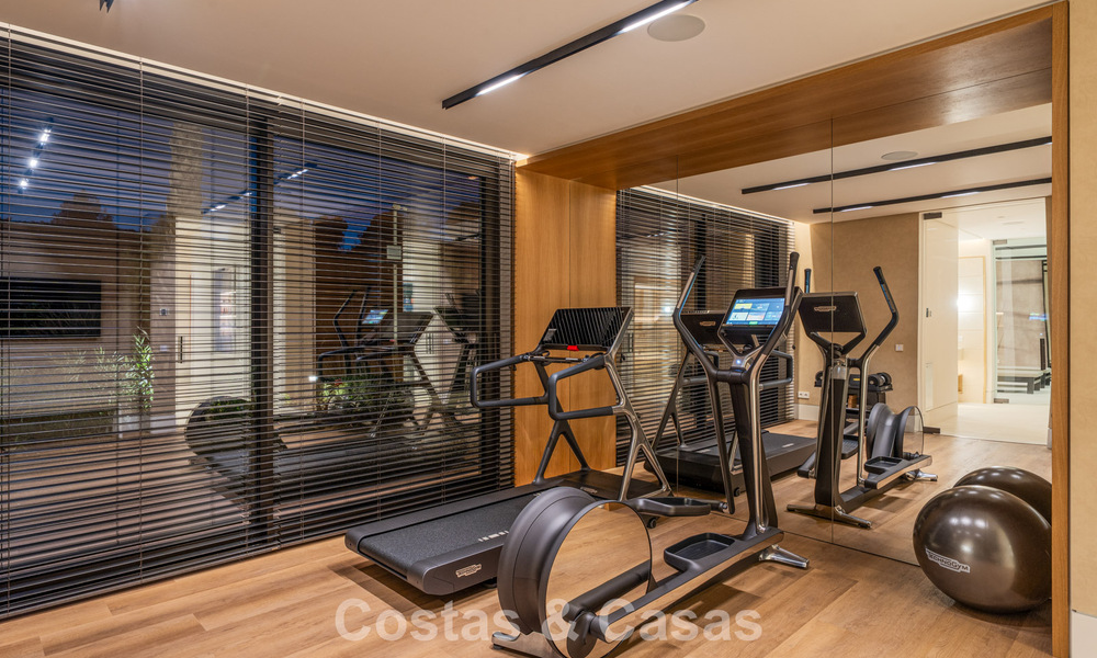 Villa de diseño de alta gama con vistas al mar en venta en la Milla de Oro de Marbella 788130