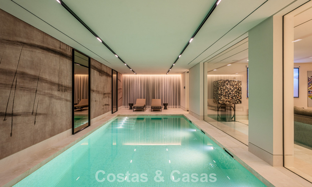 Villa de diseño de alta gama con vistas al mar en venta en la Milla de Oro de Marbella 788132