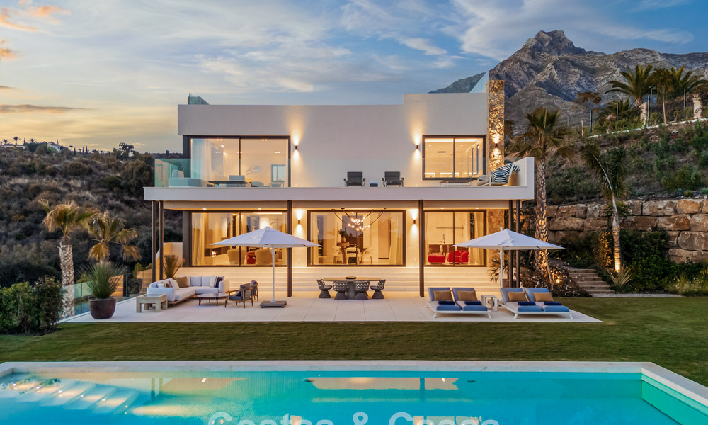 Villa de diseño de alta gama con vistas al mar en venta en la Milla de Oro de Marbella 788133