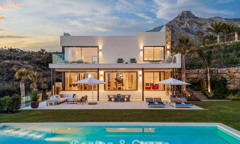 Villa de diseño de alta gama con vistas al mar en venta en la Milla de Oro de Marbella 788133