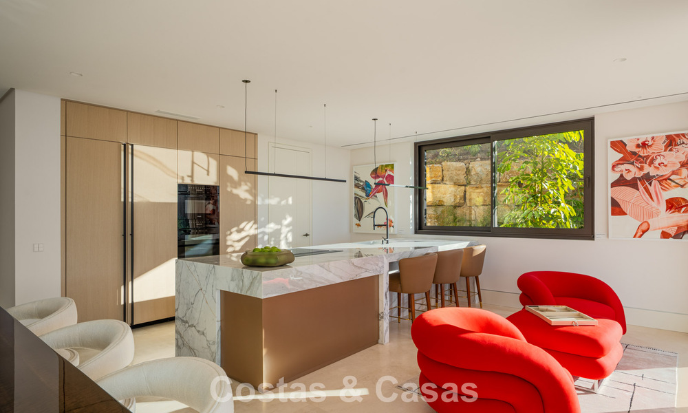 Villa de diseño de alta gama con vistas al mar en venta en la Milla de Oro de Marbella 788138