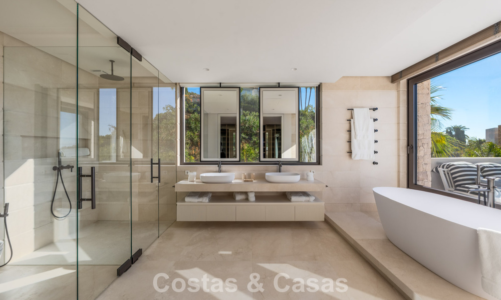 Villa de diseño de alta gama con vistas al mar en venta en la Milla de Oro de Marbella 788141