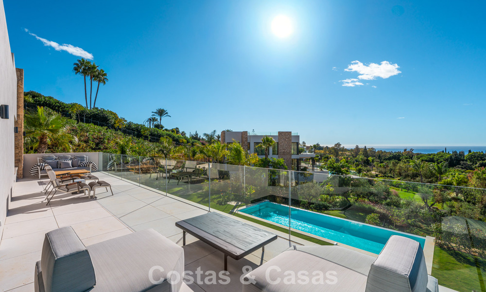 Villa de diseño de alta gama con vistas al mar en venta en la Milla de Oro de Marbella 788143