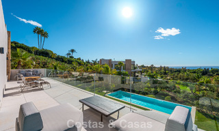Villa de diseño de alta gama con vistas al mar en venta en la Milla de Oro de Marbella 788143 